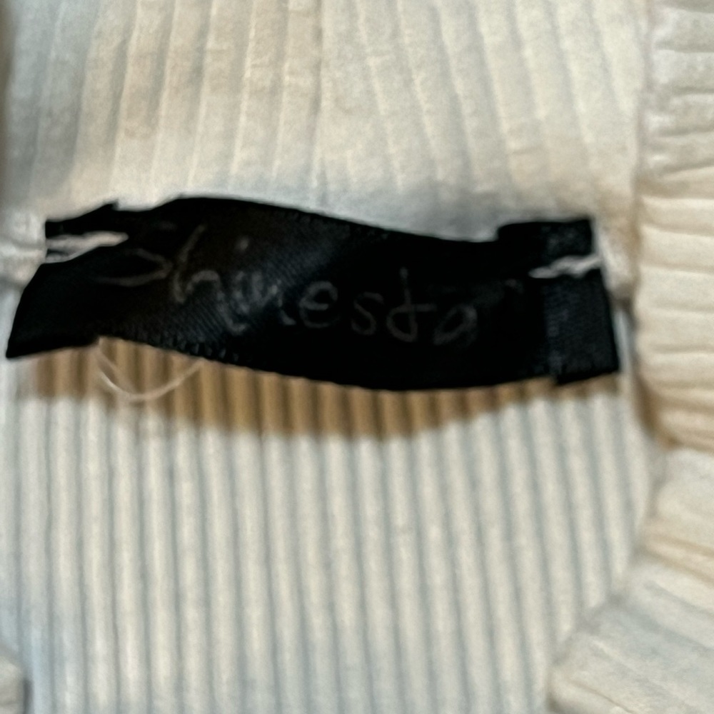 Shen Ribbed Mock Neck Top - Picture 4 of 4